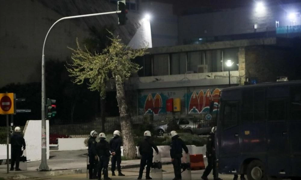 Θεσσαλονίκη: «Ηλεκτρισμένη» η ατμόσφαιρα έξω από το ΑΠΘ